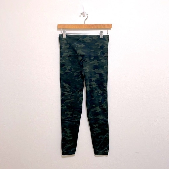 Spanx Seamless Green Camo Leggings Size Large - Picture 1 of 4